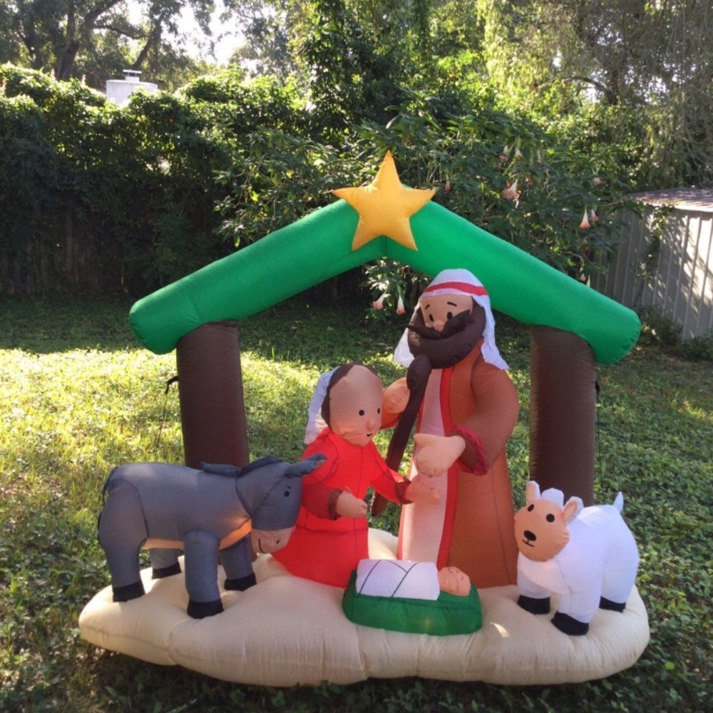 Inflatable Nativity Scene with Green Arch